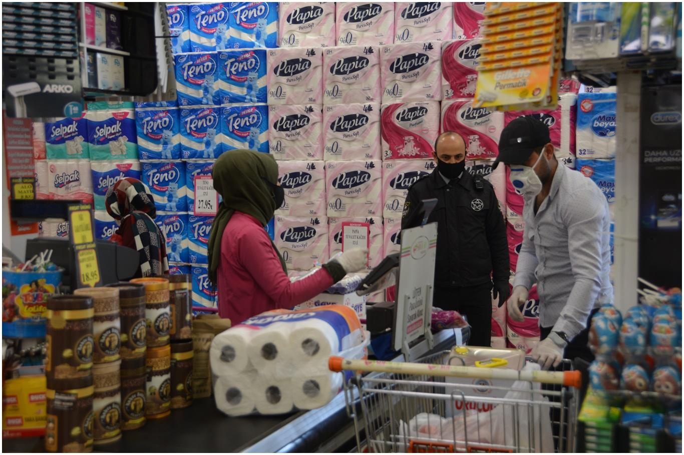 Batman’da, market ve pazarlarda zorunlu hale getirilen maske takma uygulamasına geçildi